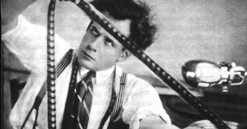 В работе монтажёра ничего не изменилось со времён рождения кино — интерфейс современных инструментов для монтажа, например, Adobe Premier, нужен всё для тех же нарезок и склеек. Источник: film.ru