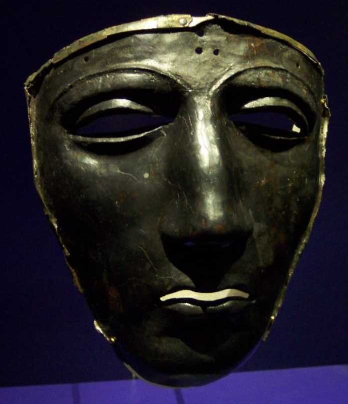 Маска всадника, найденная в Тевтобургском лесу.