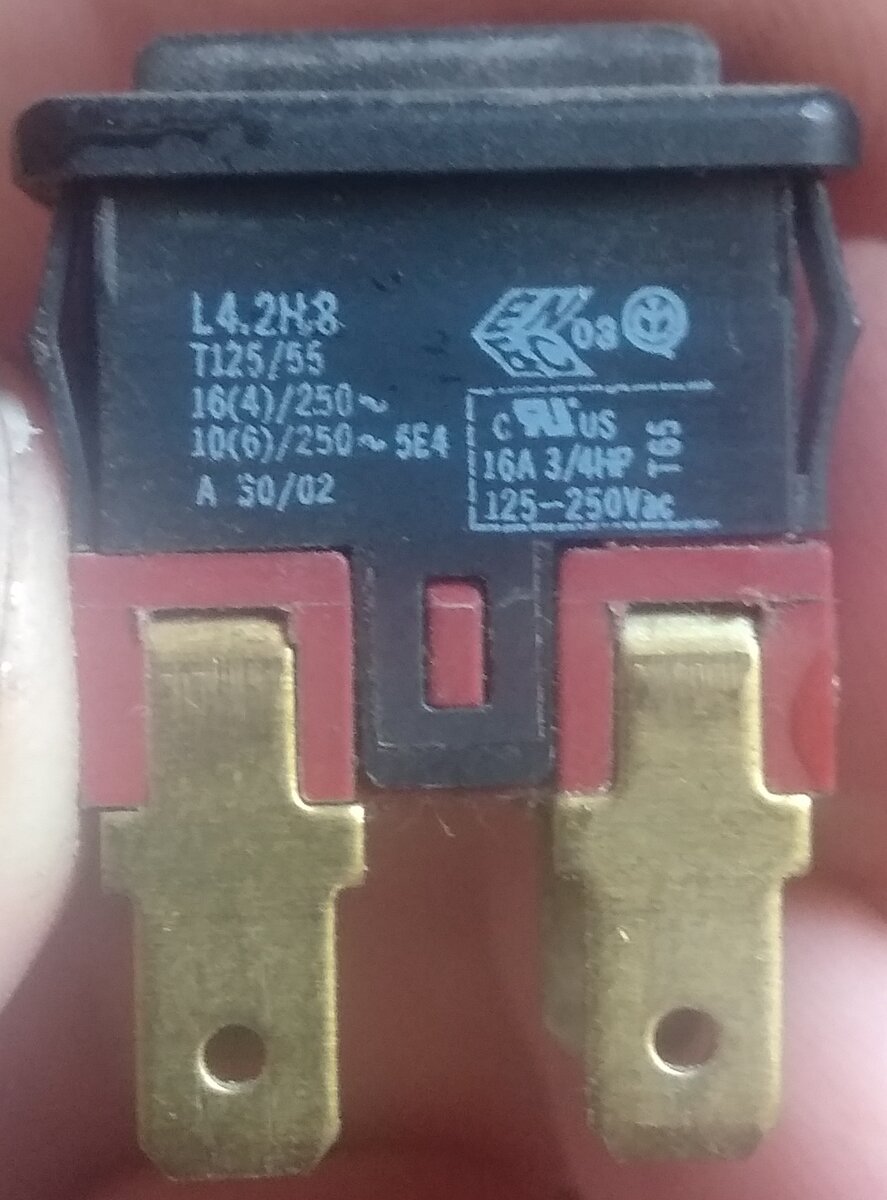 выключатель установленный на пылесосе