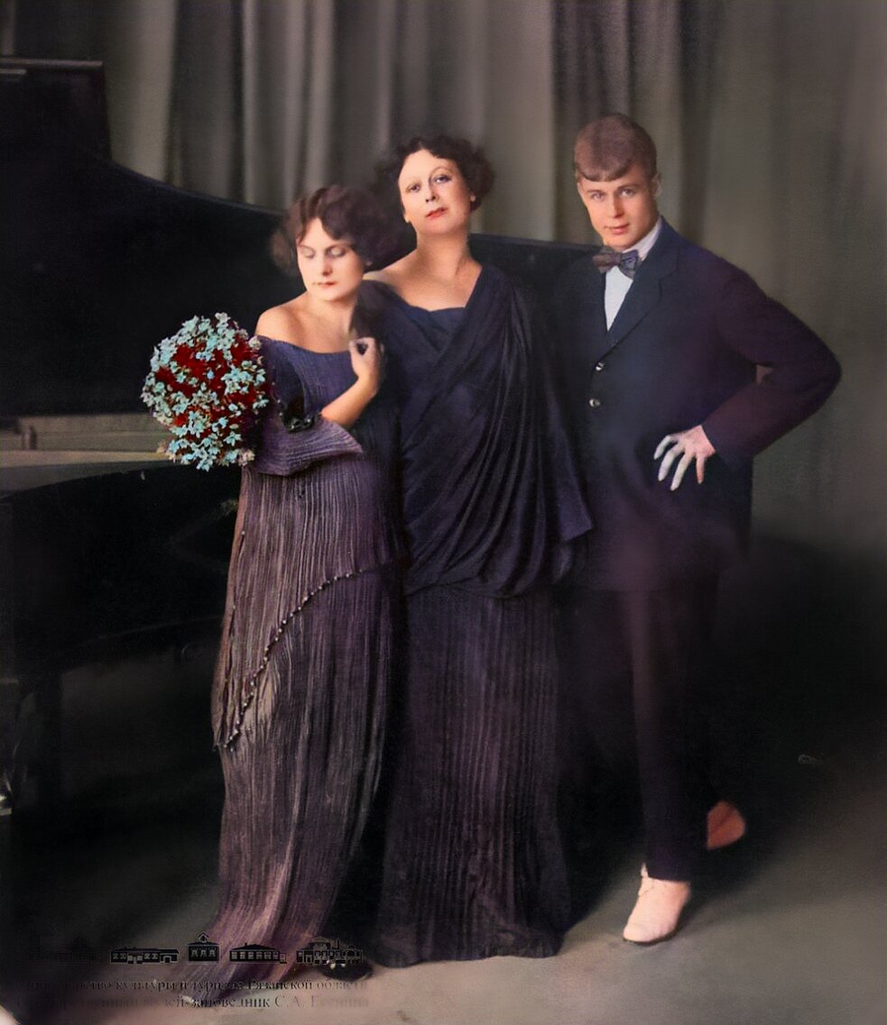 Есенин, Айседора  и её приёмная дочь Ирма 