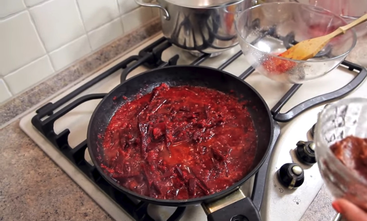 Кто ее приготовить. Борщ. Борщ с мясом. Готовка борща. Приготовление борща