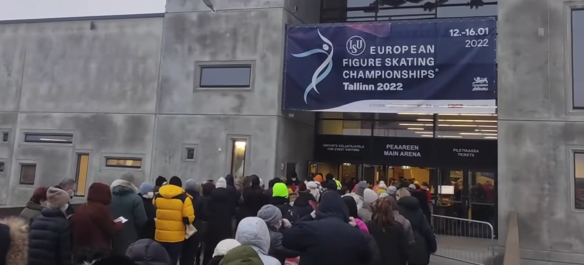 На чемпионате Европы по фигурному катанию в эстонском Таллинне зрительские очереди достигали сотен метров в дни соревнований женщин.