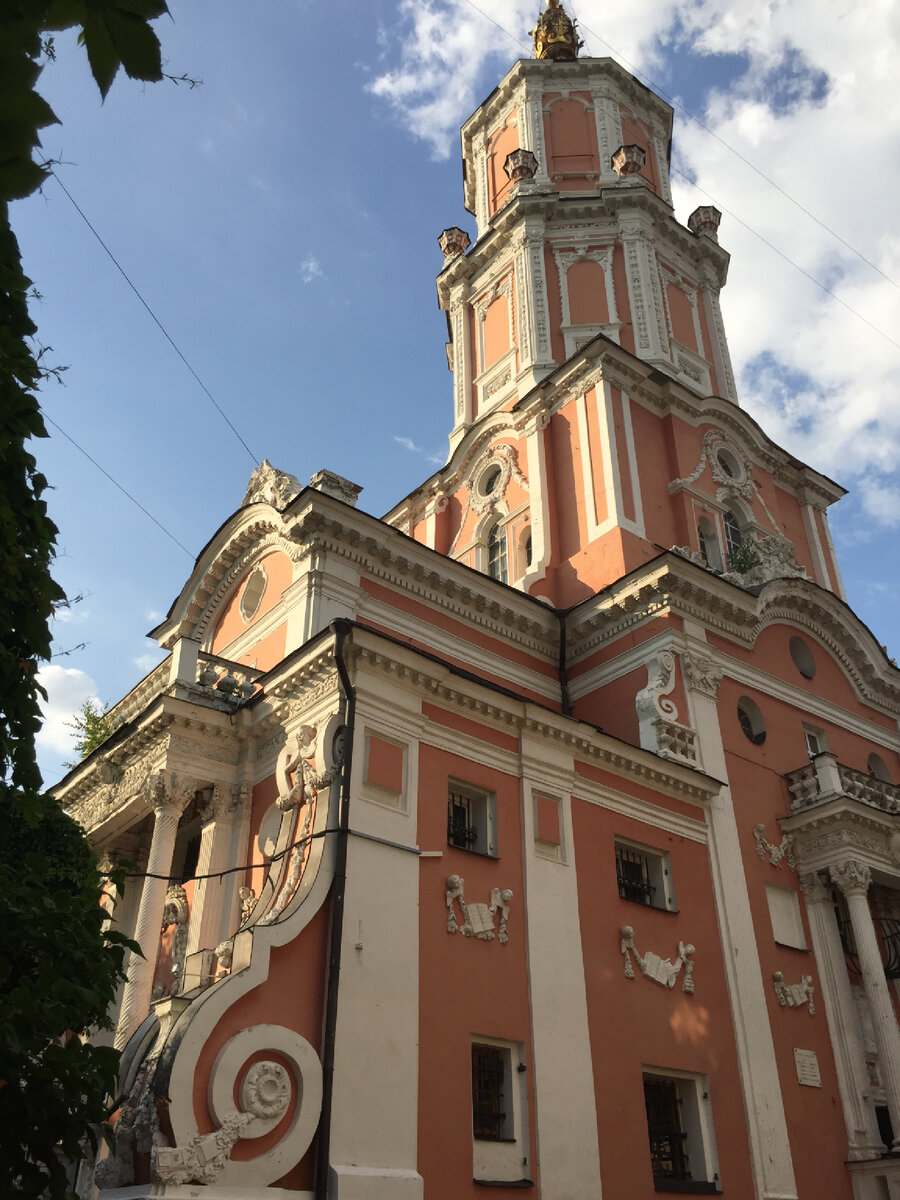 Самая красивая в Москве . Меншикова башня , масонские знаки и красные туфли  на высоченных каблуках . | Русская народная депрессия | Дзен