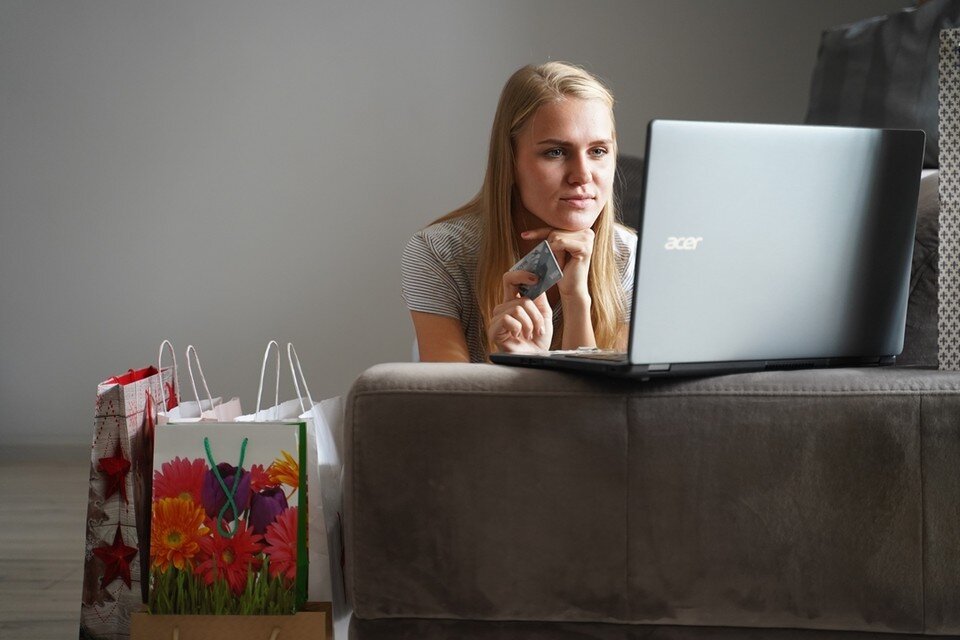     Занимальщики очередей готовы не только подождать, но и приобрести за вас товары. Светлана МАКОВЕЕВА