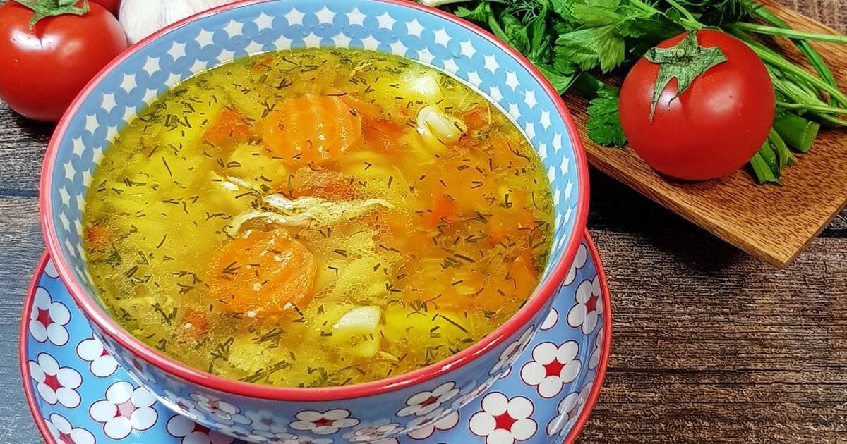 1. Это сваренный куриный бульон, его можно замораживать! А когда вы его разморозите он будет идеально свежий и можно будет не тратить времени на новый суп, новый будет сварен в 3 раза быстрее!
2. На основе куриного бульона можно делать потрясающее тесто, другие супы, соусы и много много другого.
3.  Самое главное не кладите лапшу в бульон!!!! Умоляю варите лапшу отдельно и добавляйте порционно, тогда вы убьете 2 Зайцев у вас будет гарнир. Бульон будет чистый!

 