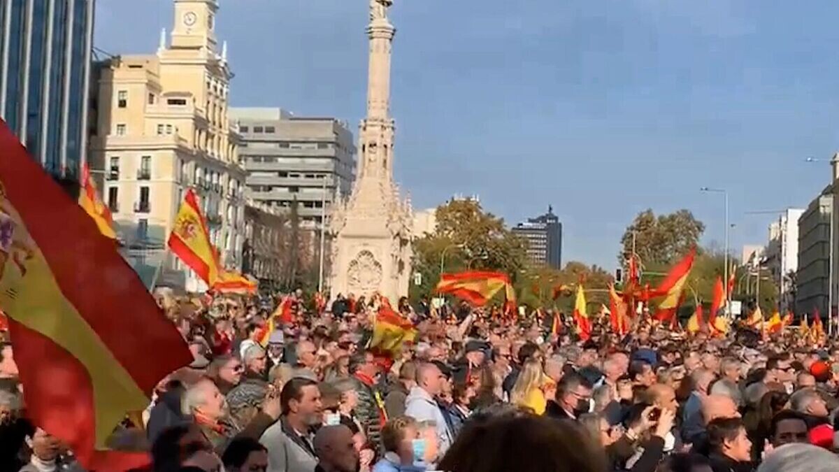    Испанцы вышли на акцию протеста в Мадриде против премьера страны© РИА Новости
