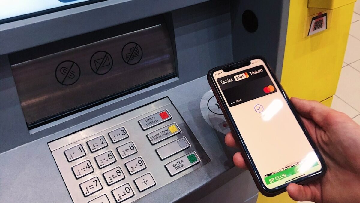 Новая альтернатива Apple Pay и Google Pay: через «Тинькофф» скоро можно  будет платить смартфоном в магазинах | SM NEWS | Дзен