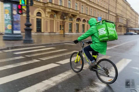 Развозчик в Петербурге.