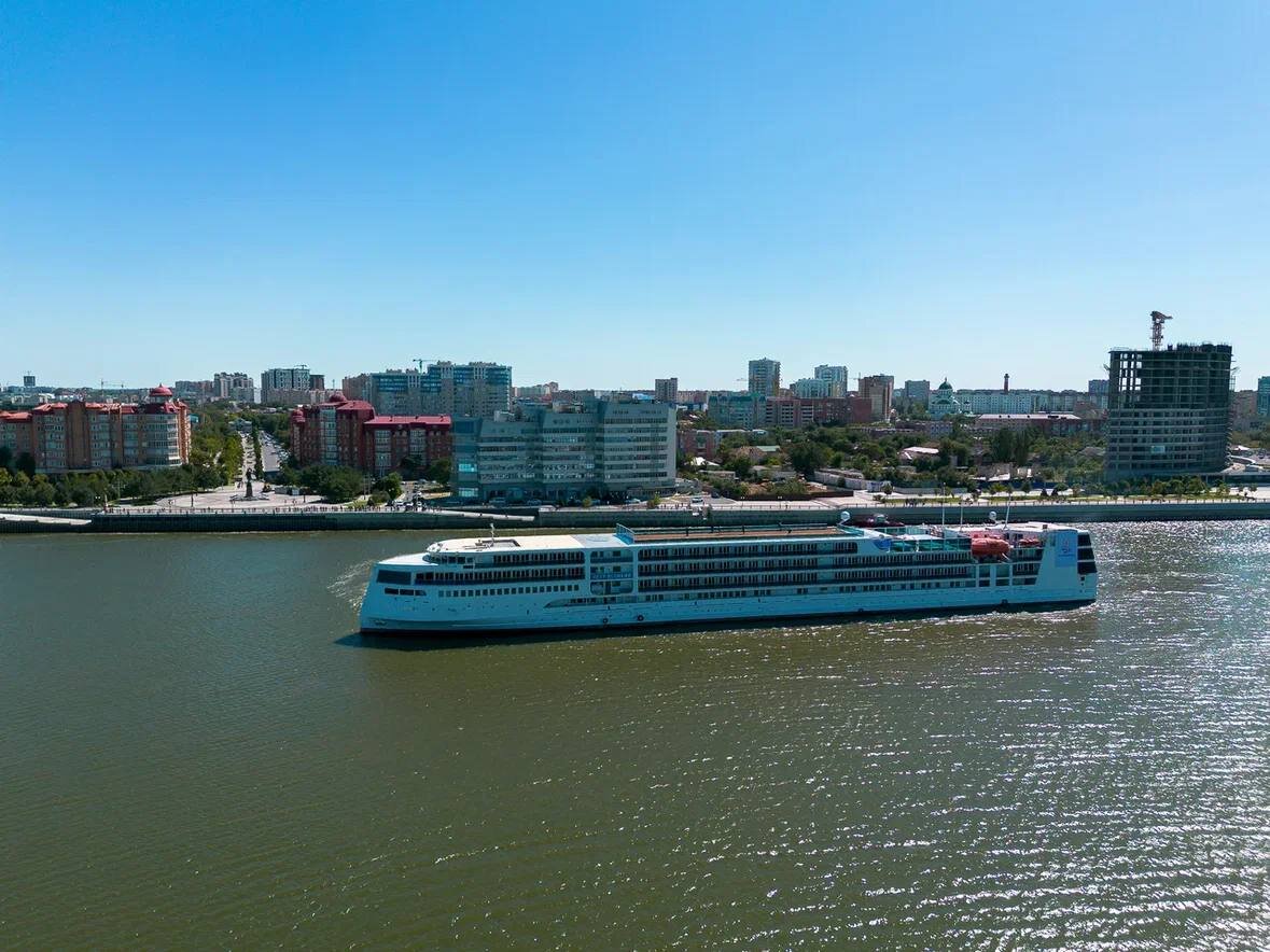 Круизный лайнер проекта PV300VD "Петр Великий" отправился на достройку и испытания 