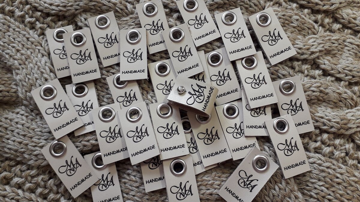                                  Бирочка с люверсом для игрушек