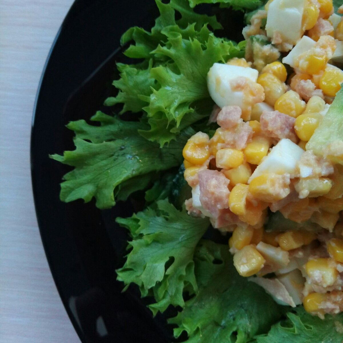 Салат с тунцом и кукурузой