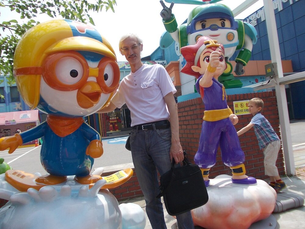 В центре анимации студии встречаются со своими зрителями. Здесь созданы идеальные условия и для тех, и для других. г. Сеул, Южная Корея