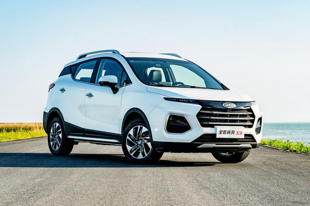 Внешние габаритные размеры кузова - это  4345 мм в длину, 1765 мм в ширину, 1640 мм в высоту, с 2560 мм колесной базы. Колёса "на" 16