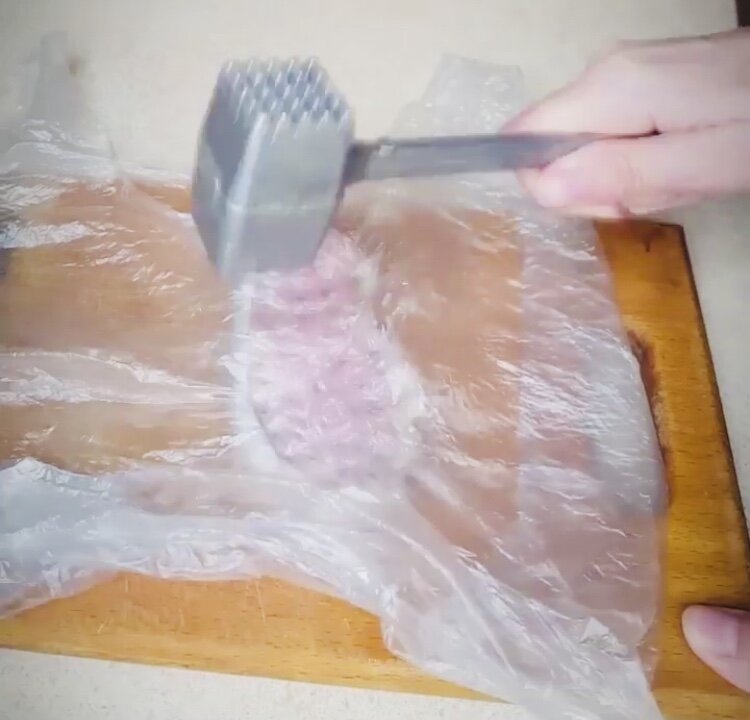 Отбиваем мясо