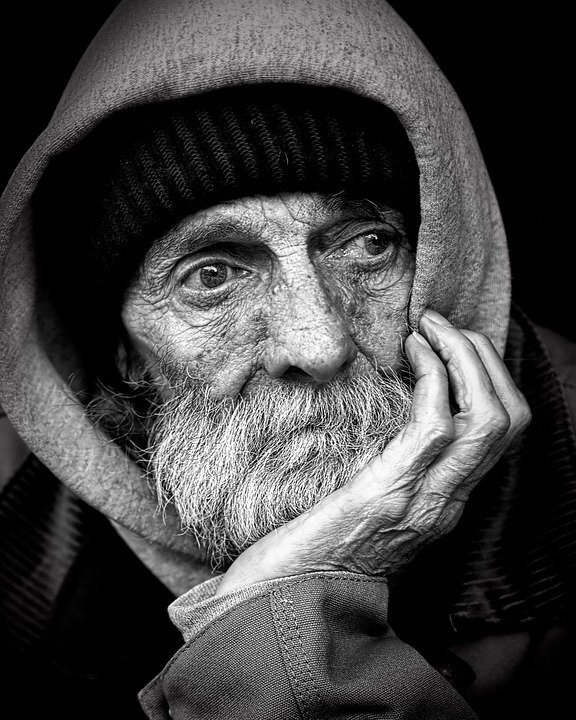 https://cdn.pixabay.com/photo/2015/07/14/06/10/homeless-844213_960_720.jpg