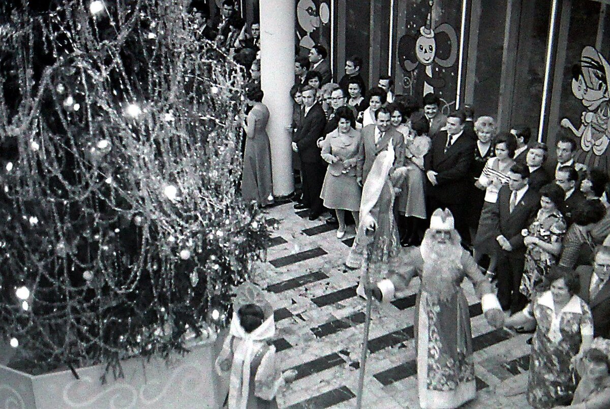 Елка, Дед мороз, Снегурочка и конкурсы - всё это неизменные атрибуты не только детских утренников, но и взрослых «корпоративов»