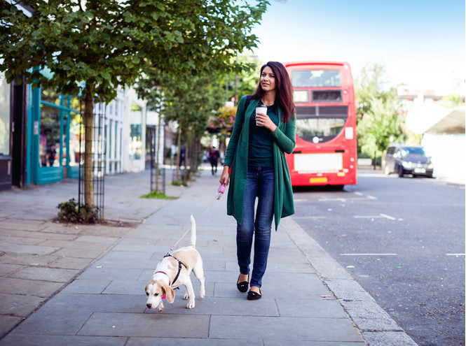 Не обязательно ходить далеко, для начала пройдитесь вокруг дома, потом постепенно увеличивая расстояние, которое проходите