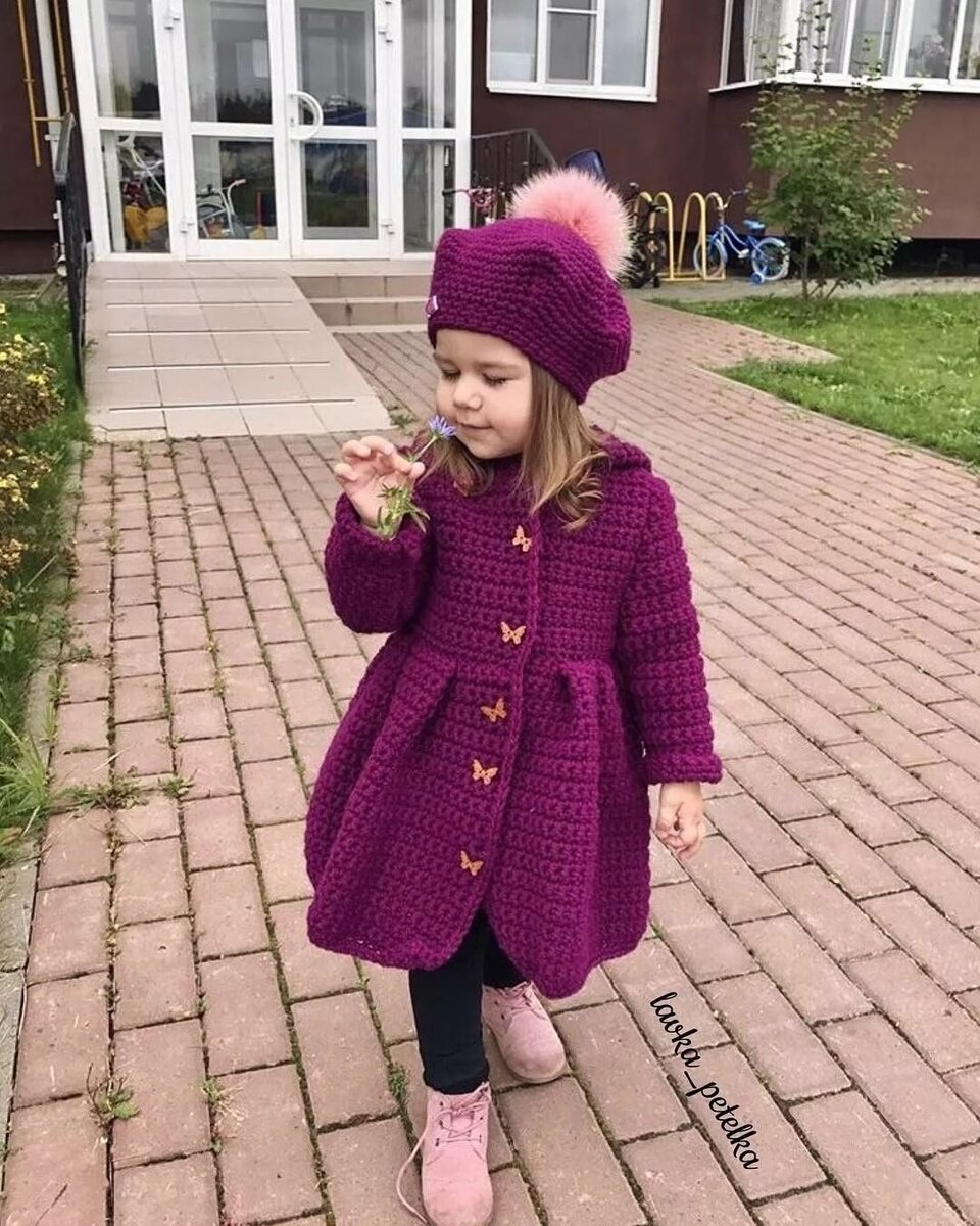 Детское вязаное пальто для девочки
