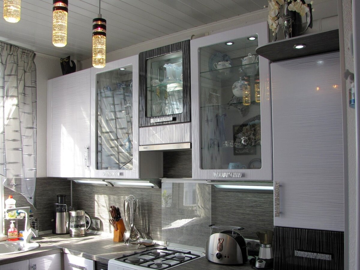 Стёкла и зеркала на кухне. Личный архив.