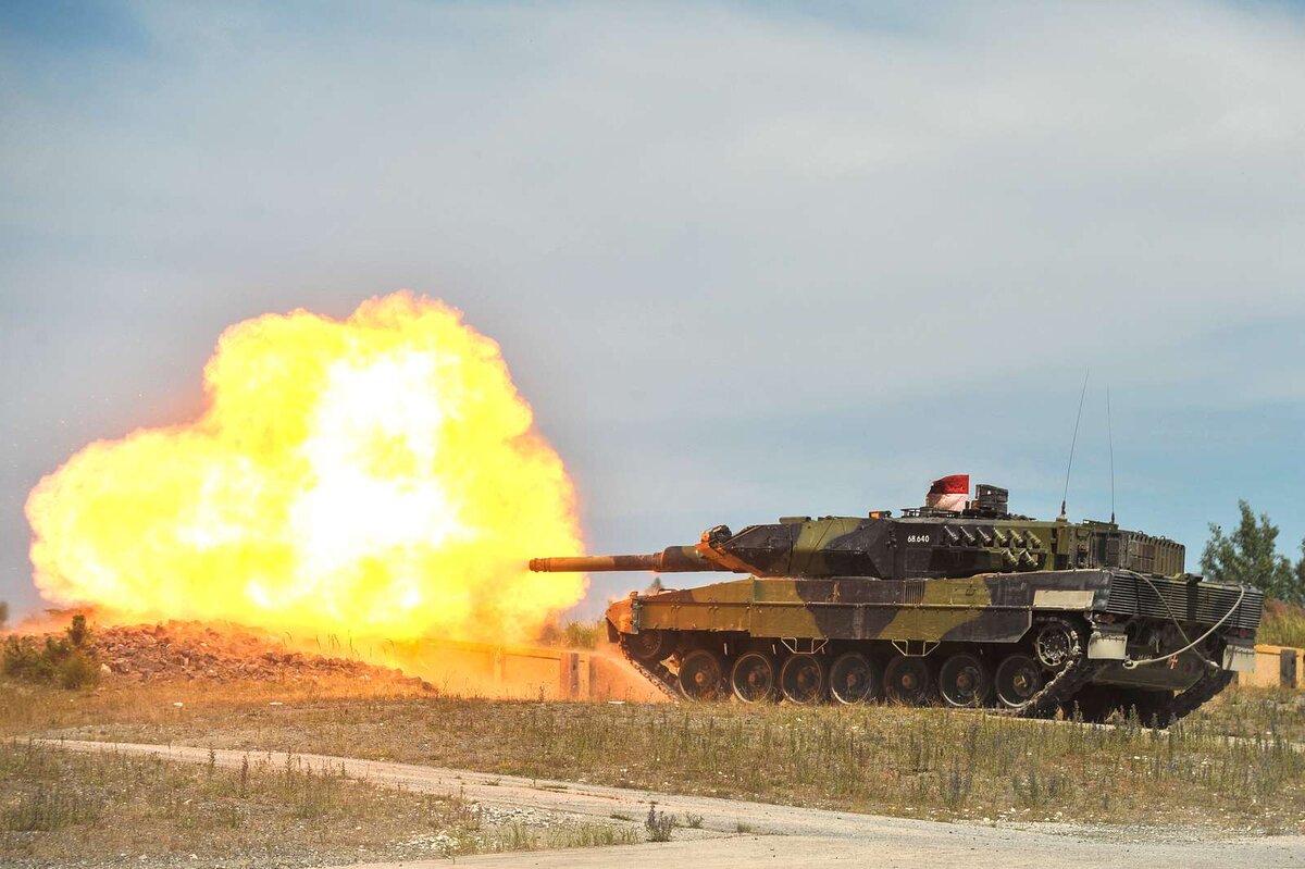 Leopard 2 Королевской армии Дании ведет стрельбу по мишени / Источник https://clck.ru/arySp