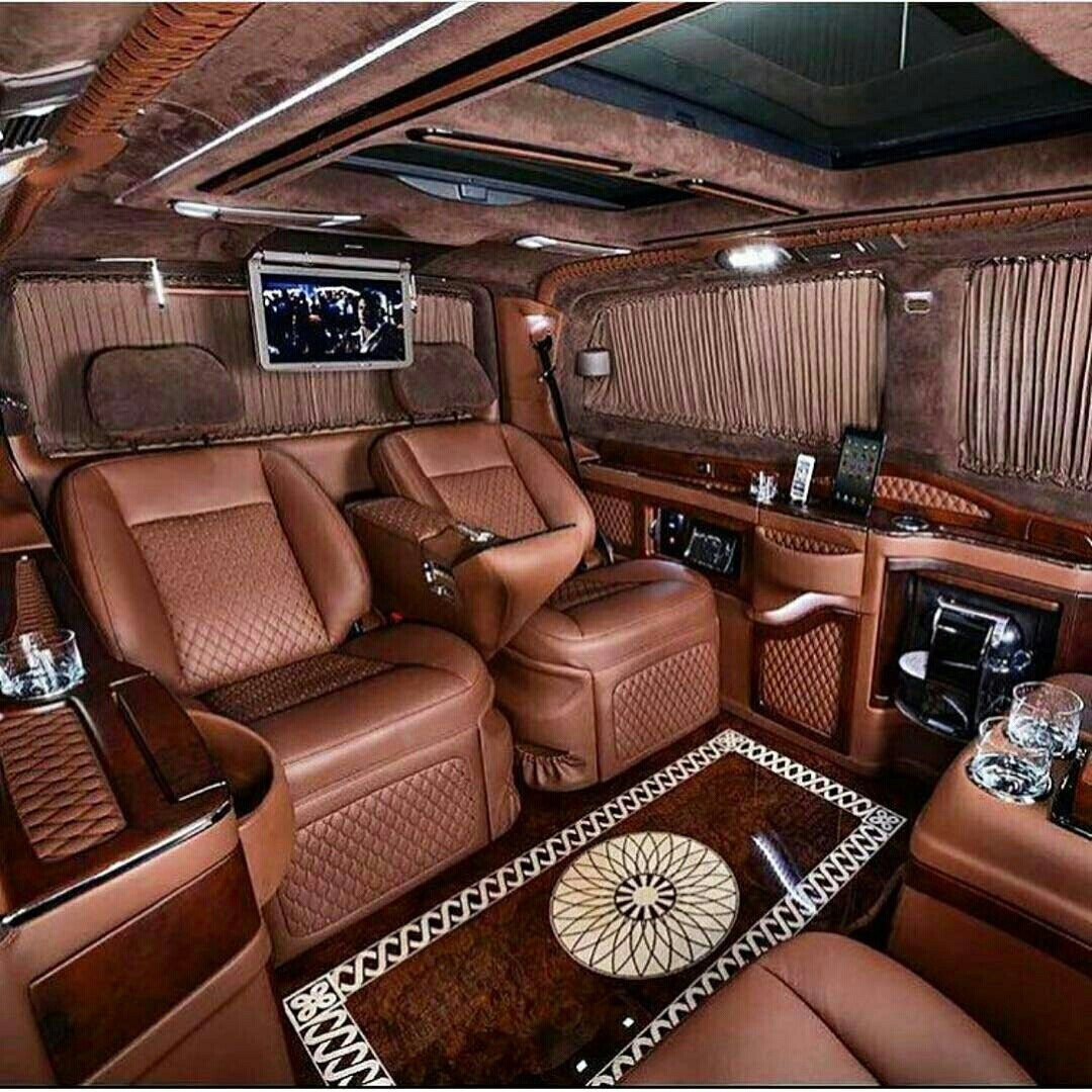 Rolls Royce Phantom салон. Роллс Ройс лимузин салон. Мерседес Viano VIP. Роллс Ройс Фантом лимузин салон.