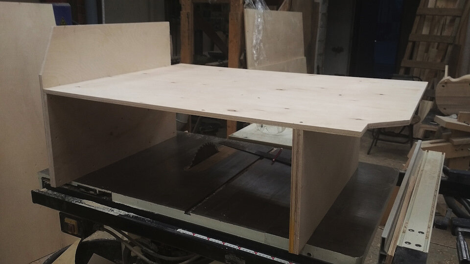 Собрал каркас из фанеры