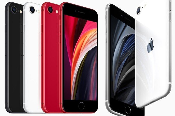 iPhone SE поставляется в трех цветах, в том числе и в новом варианте Product Red 
