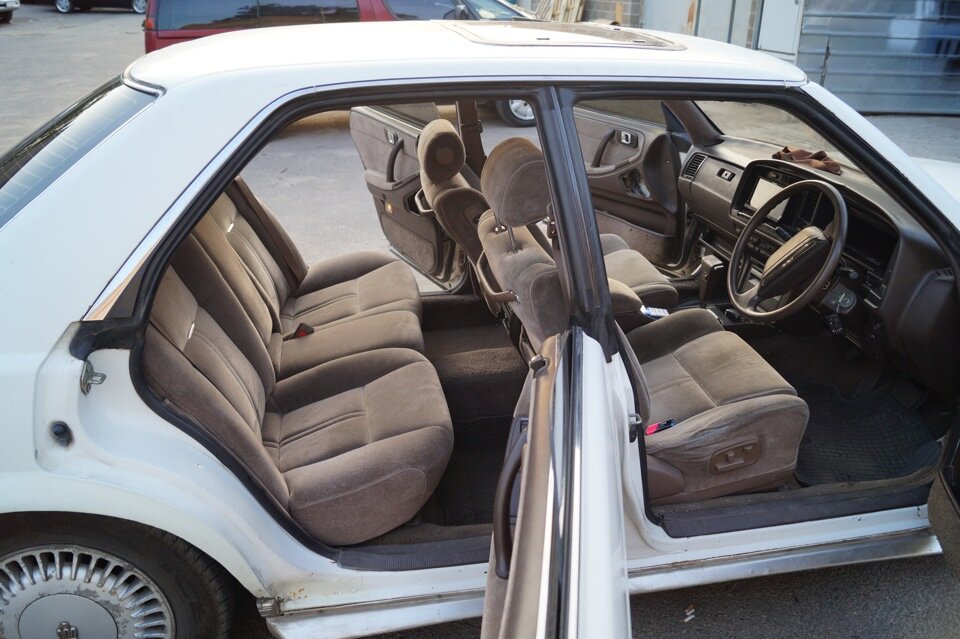 Краун S130, лично для меня - главный аргумент пересесть на машину сильно постарше нынешней.