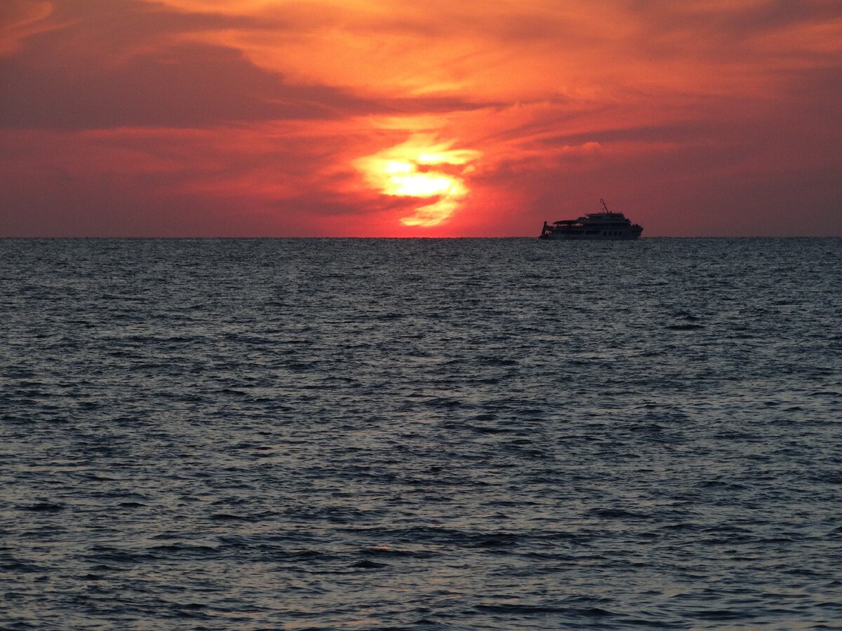 закат от скалы