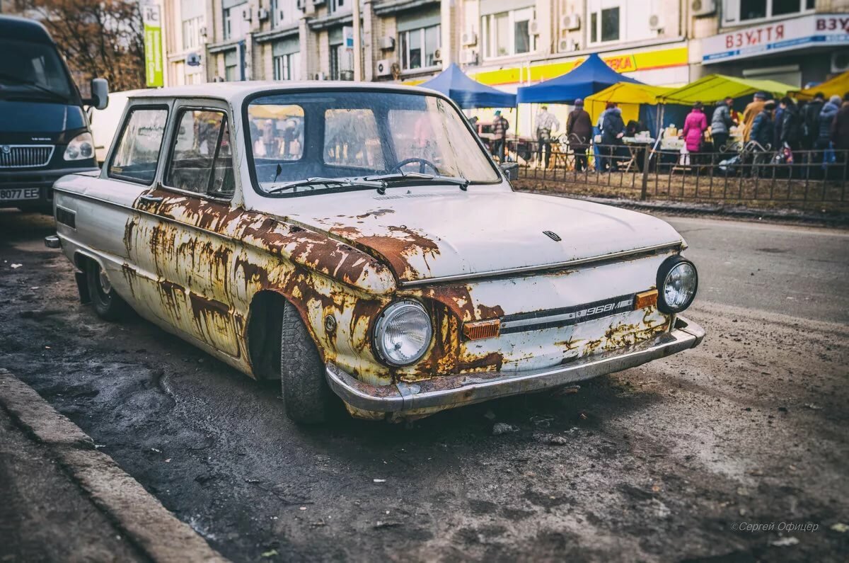 Запрет старых автомобилей. ЗАЗ 968 заброшенный. Запорожец ВАЗ 2101. Жигули ВАЗ 2101 ржавая. ЗАЗ 968 Ржавый.