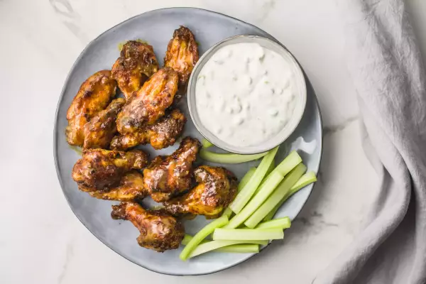 Вкусные куриные крылышки “Буффало”. 