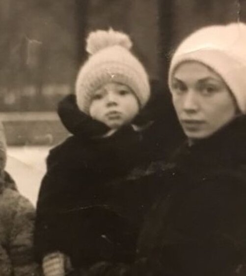 Ирина Павловна держит на руках маленького Родиона