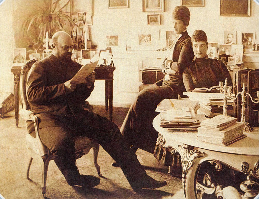 Император  Александр III, императрица Мария Федоровна и её сестра Александра