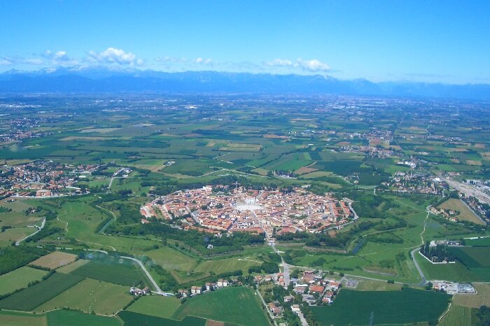Фото Яндекс Картинки.      Город-звезда Пальманова