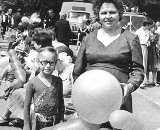Елена в детстве