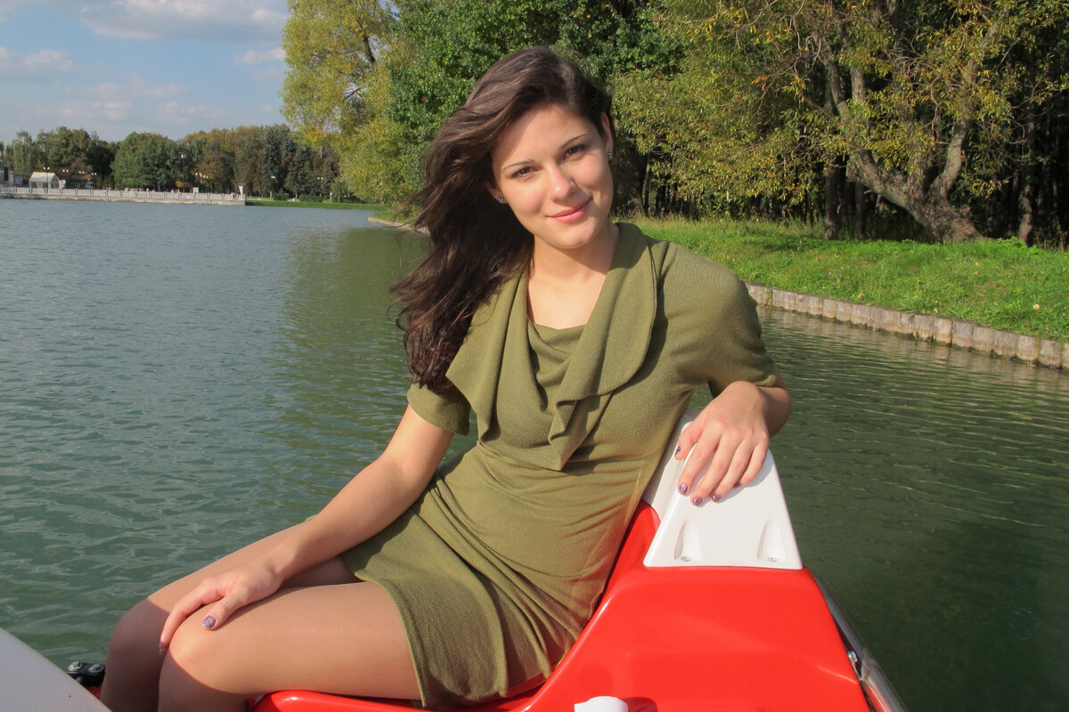 На ярком солнце волосы выгорали и становились почти каштановыми естественным путем.