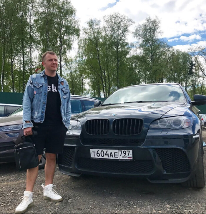 Илья Яббаров хвастает новой машиной