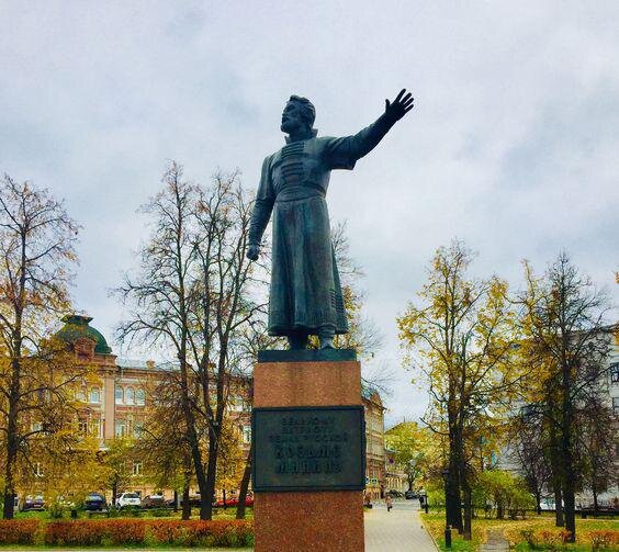 Памятник Козьме Минину в Нижнем Новгороде.