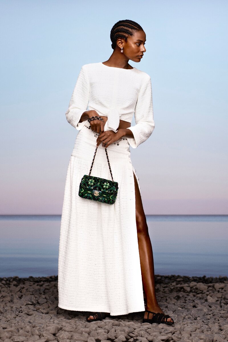 Листаем галерею Chanel Resort 2021