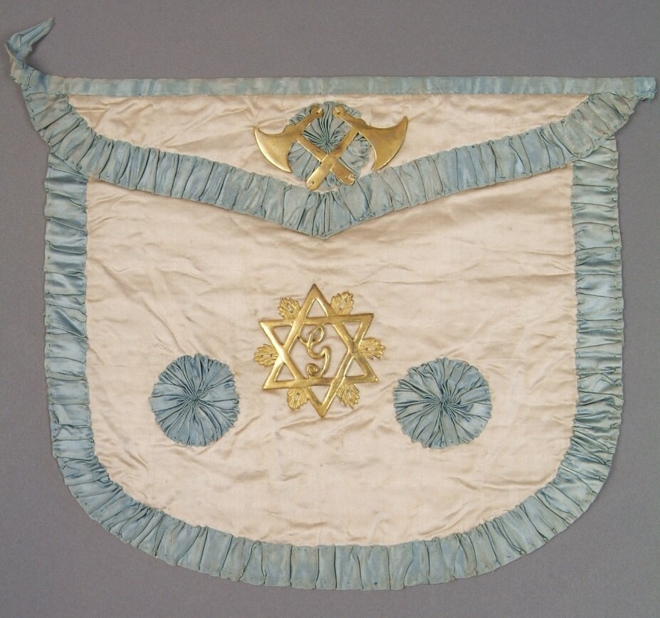 Запон масонский. Западная Европа. Середина XIX в. Шелк, металл, шитье Чаще всего, особенно