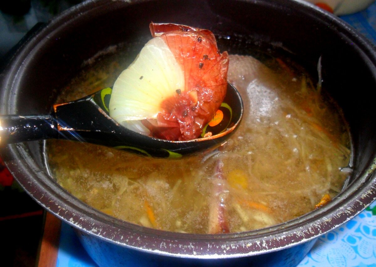 Достаем луковицы. Фото автора.