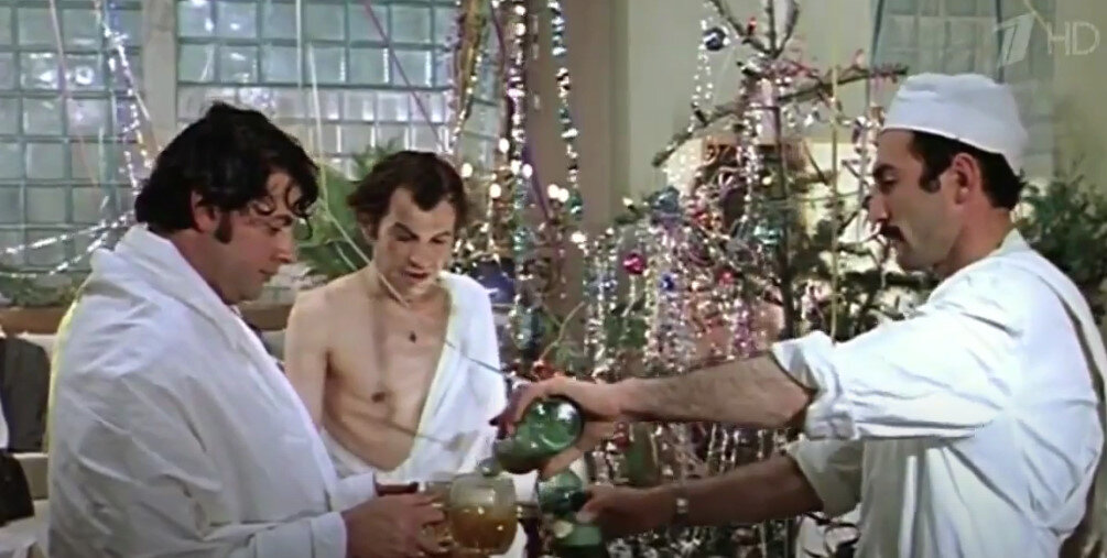 Сцена происходит в бани 