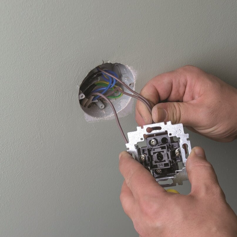 Установка выключателей в стены из гипсокартона, бетона и дерева