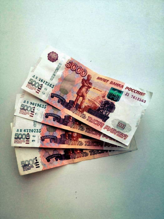 ЗП обычного специалиста в регионе. Не густо, да?