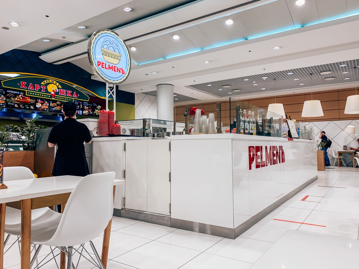 Интерьер кафе "Pelmenъ" в аэропорту Домодедово
