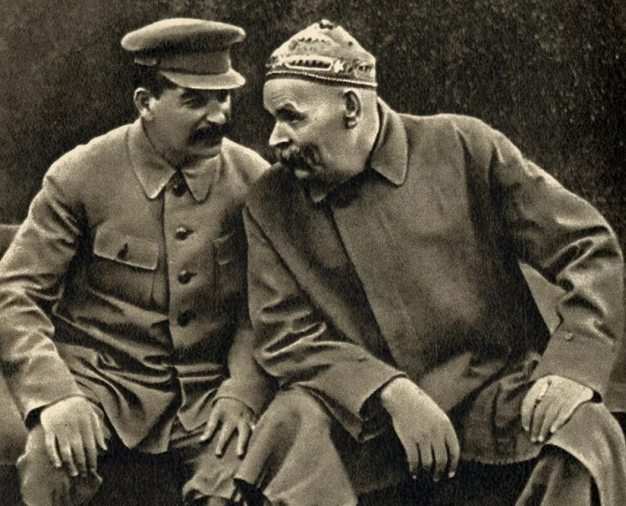 Сталин и Горький. А вот Путин больше любит спортсменов и силовиков