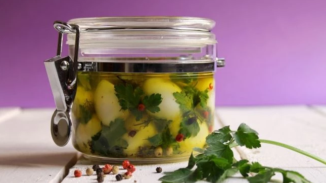 Яйца, маринованные👀