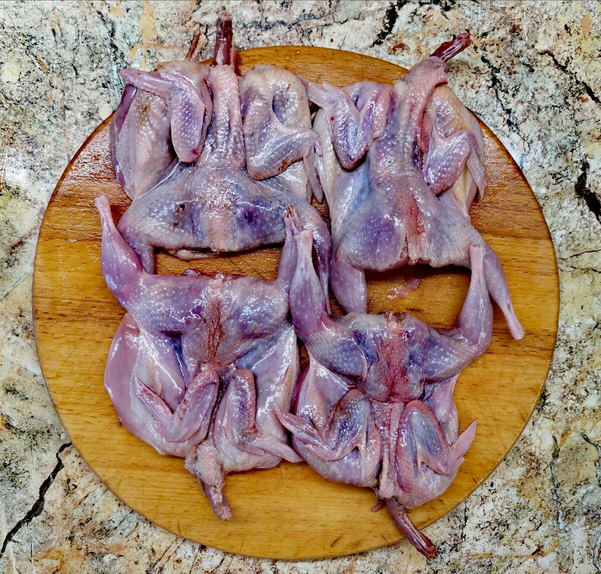 Разрезать по грудине и развернуть