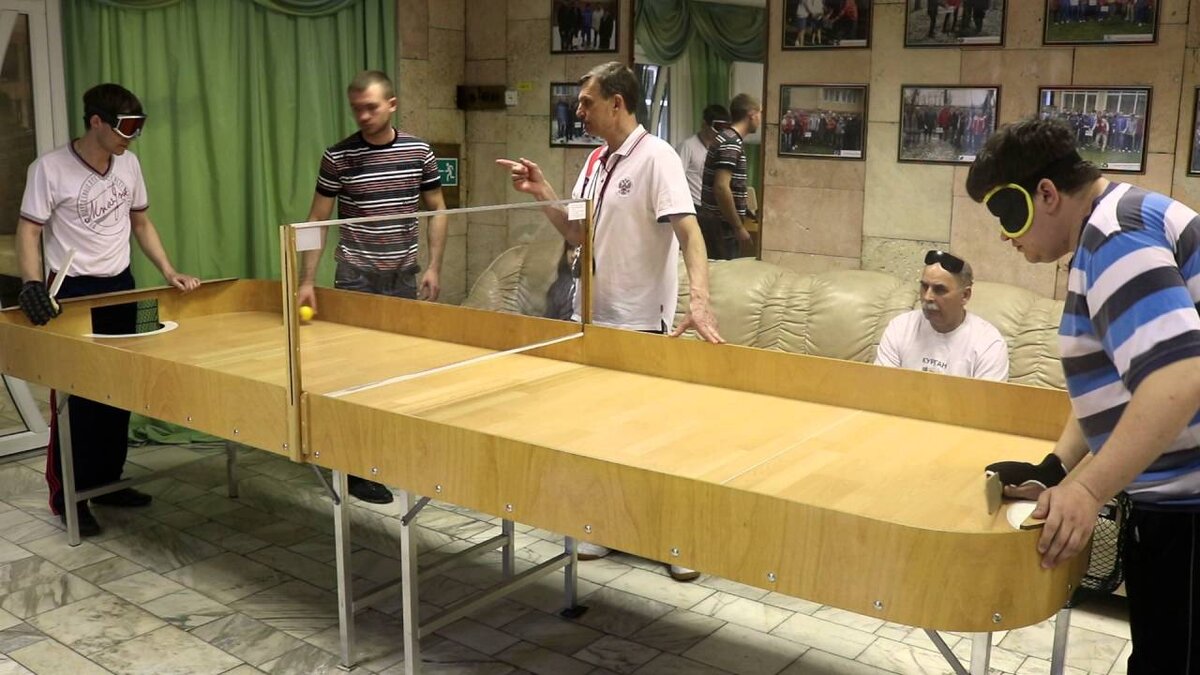Если вы до сих пор думаете, что будни незрячего человека скучны и однообразны, то вы, кажется, глубоко ошибаетесь. Многие инвалиды по зрению предпочитают вести активный образ жизни, а некоторые из них даже становятся профессиональными спортсменами. Сегодня расскажу о том, как люди, полностью или частично лишённые зрения,играют в настольный теннис.