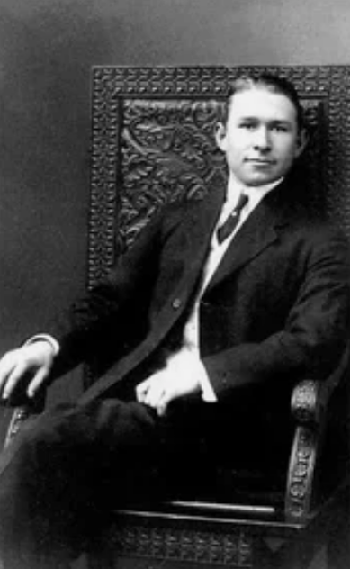 На фотографии Хью Мур